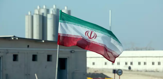 SirenesFR's tweet photo. ⚡️ En #Iran, depuis 24h :
- 76 morts lors d'une bousculade pendant les funérailles de #Soleimani
- deux séismes de 4,5 et 5,5
- entre 15 et 22 #missiles balistiques lancés sur des bases US en #Irak
- un Boeing 737 qui s'écrase à Téhéran (176 morts)

#IranvsUSA #IranAttacks https://t.co/W9X3oLVikD