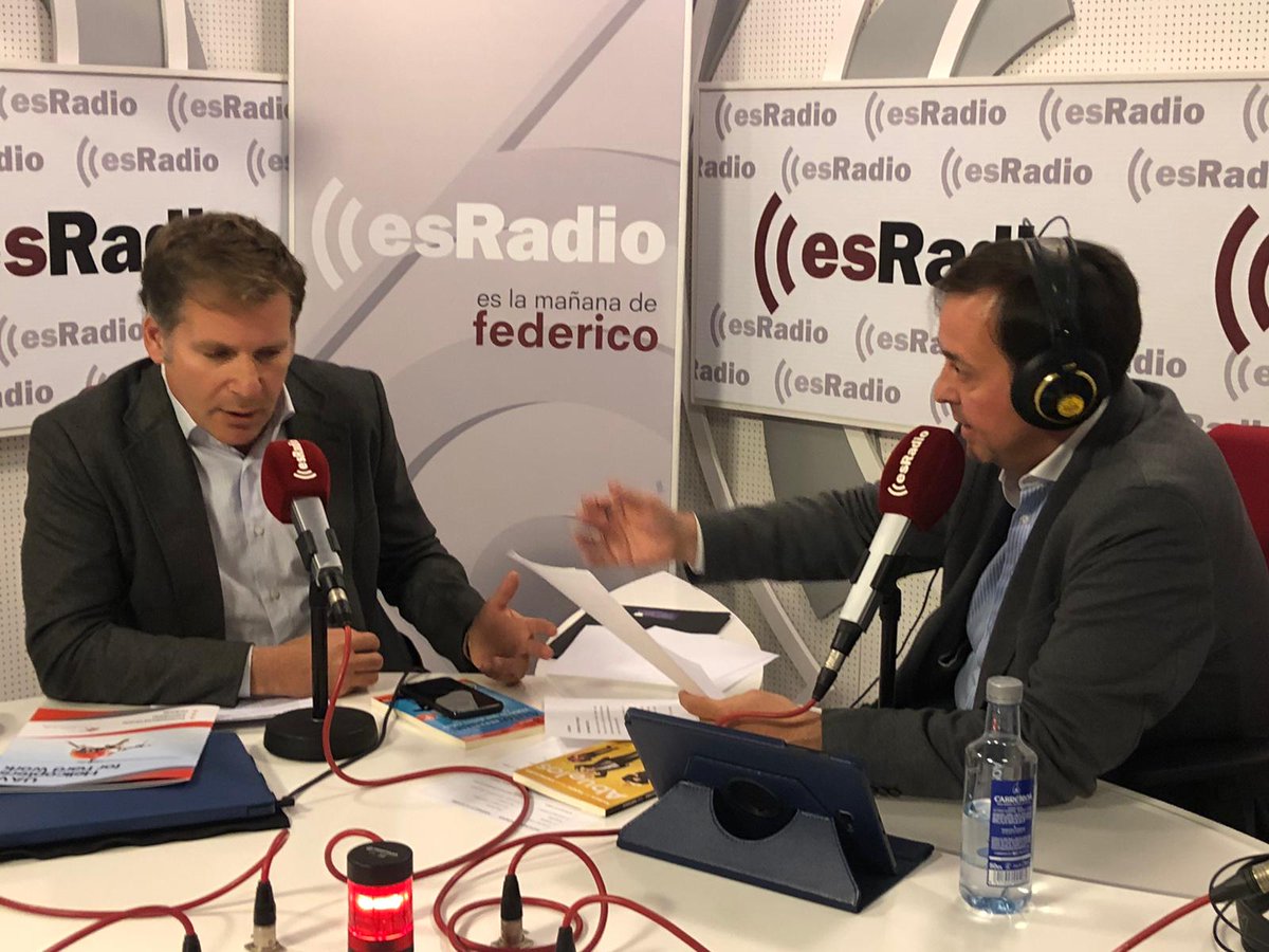 AlphaUnmannedS's tweet photo. Os dejamos la entrevista que hicieron al CEO de Alpha @esfreeman en el programa de @b_pascual #MundoEmprende. Hablaron del #UAV #Alpha800 y de la Guía del Sector UAV en España de la que en breve saldrá la nueva edición!
Puedes verla y escucharla aquí:
📻📺https://t.co/bkPMqxtJlI https://t.co/y0dSEKMTgt