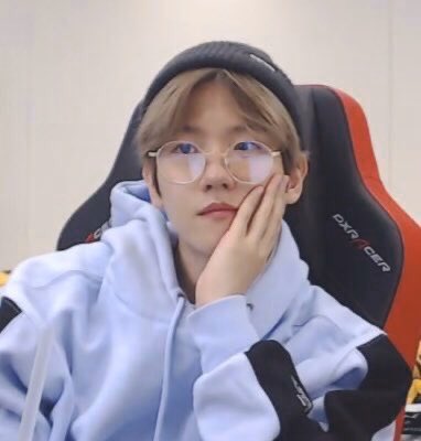 cutienongbaek's tweet photo. คิดถึงน้องแบ้กตอนแคสเกมเหมือนกัน เอาความน่ารักมาจากไหนไม่รุ้แม้แต่ตอนกินยังน่ารักเรย ;-; https://t.co/At3NB9I371