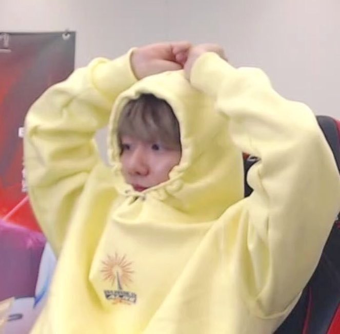 cutienongbaek's tweet photo. คิดถึงน้องแบ้กตอนแคสเกมเหมือนกัน เอาความน่ารักมาจากไหนไม่รุ้แม้แต่ตอนกินยังน่ารักเรย ;-; https://t.co/At3NB9I371