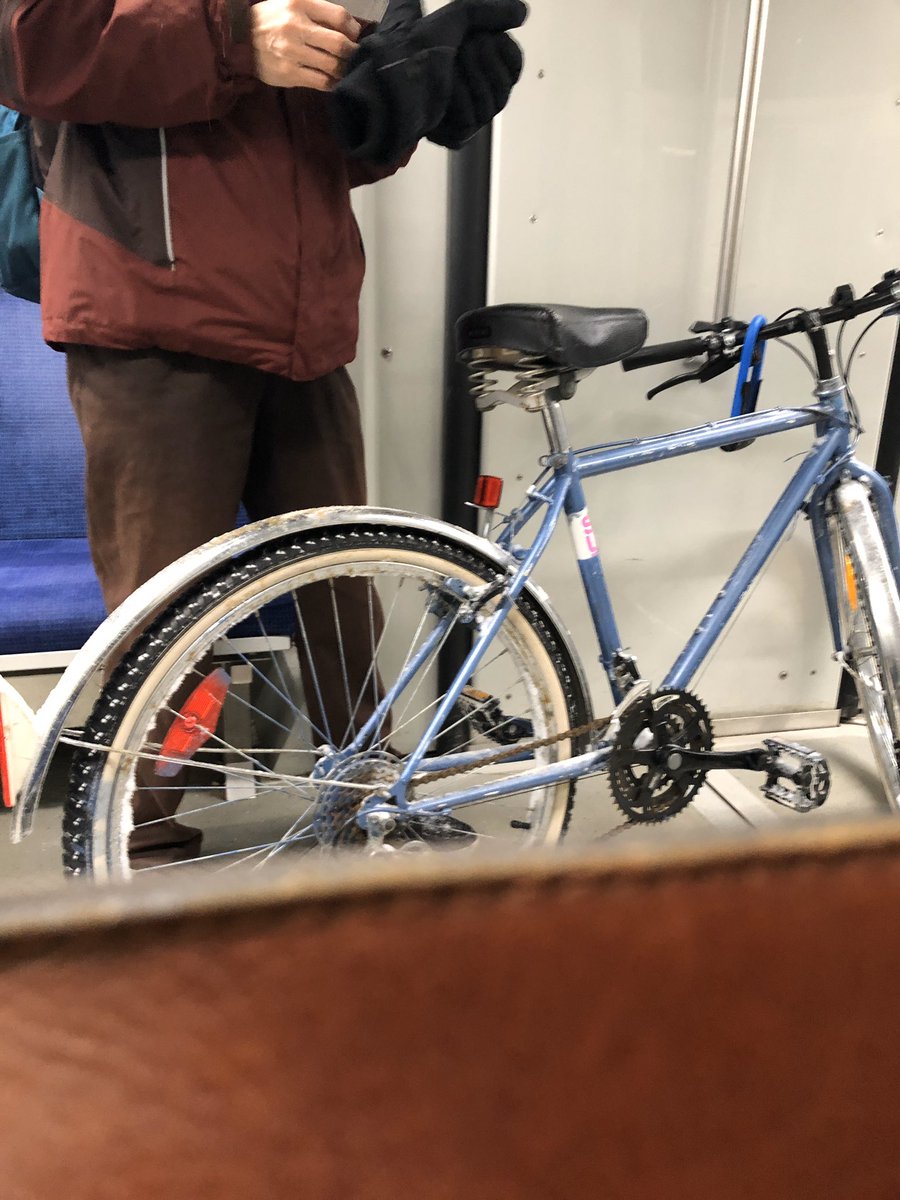 YEGLRTObserver's tweet photo. Hardcore.  10+cm of fresh snow this morning.  How do you even pedal? https://t.co/nsJLNbWpUc
