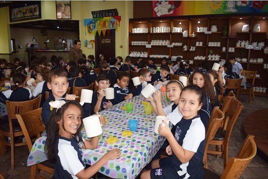 Mawakeb_Barsha's tweet image. G2 sts had a great time expressing their creativity at @ceramiccafestudio, painting &amp;amp; decorating mugs in an array of colors &amp;amp; patterns #creativity #practicalart #fieldtrip