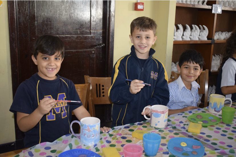 Mawakeb_Barsha's tweet image. G2 sts had a great time expressing their creativity at @ceramiccafestudio, painting &amp;amp; decorating mugs in an array of colors &amp;amp; patterns #creativity #practicalart #fieldtrip