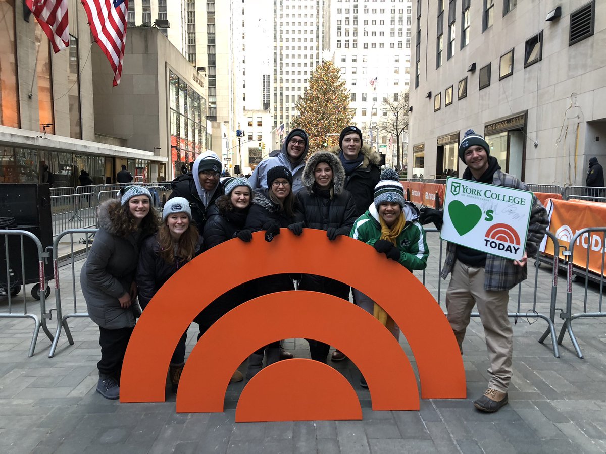 ycpkristin's tweet image. Thank you @TODAYshow for a great visit for our @yorkcollegepa #SpartaNation #YCPRoadCrew!