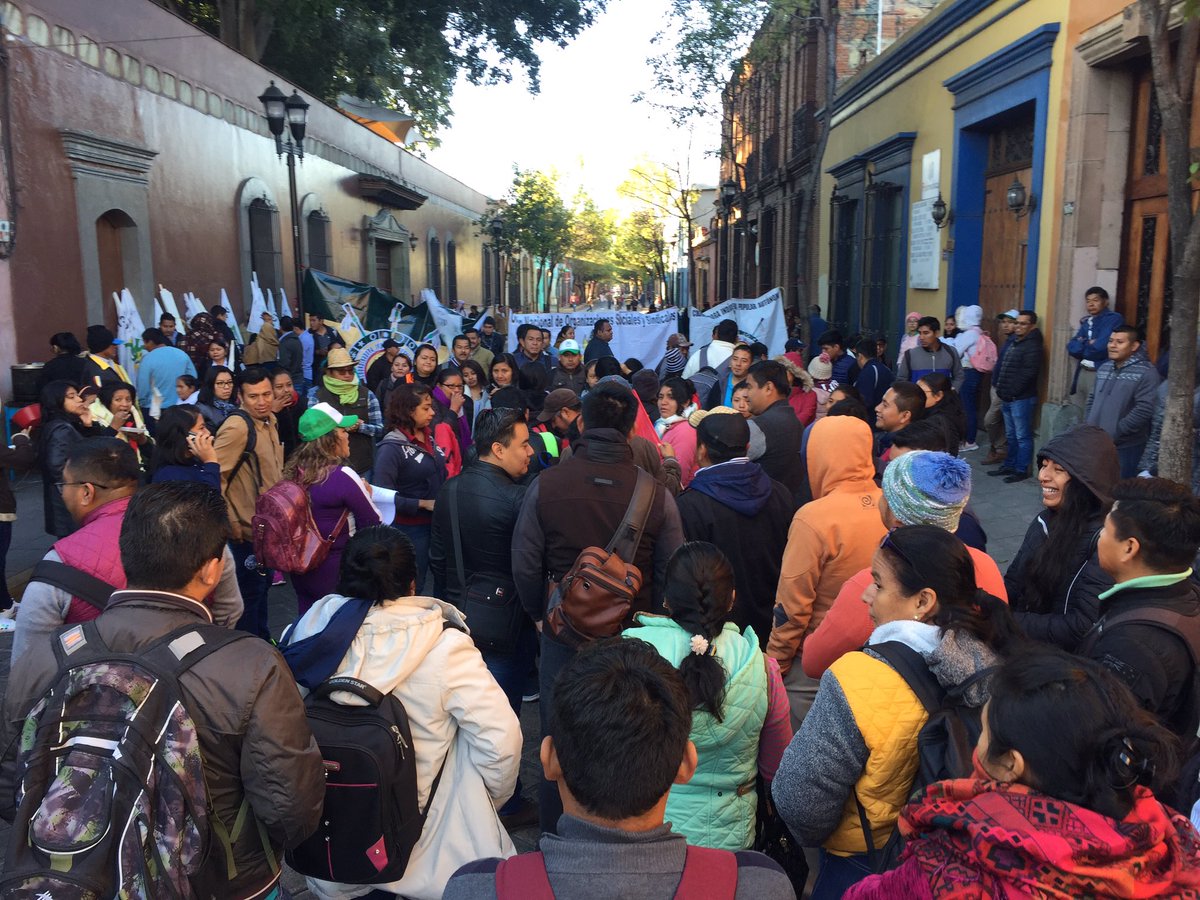 UCIN_Medios's tweet photo. Unión Nacional de Organizaciones Sociales y Sindicales #UNOSS bloquea casa oficial #UCIN #SUTTBECEO #CINPA #CICOPO ¡Solución a las demandas legítimas! ¡Por la significación laboral! https://t.co/gLWWcagqWm