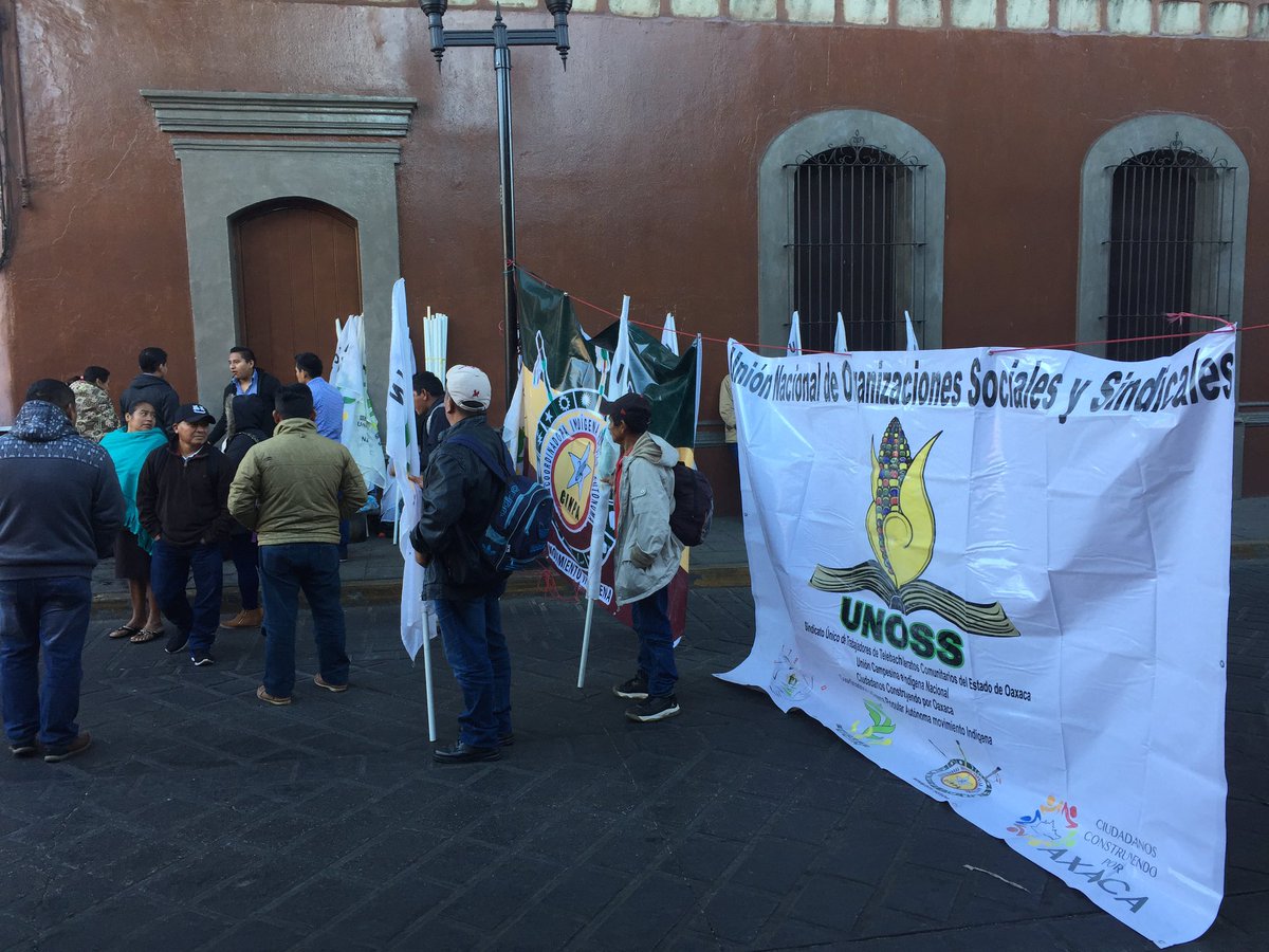 UCIN_Medios's tweet photo. Unión Nacional de Organizaciones Sociales y Sindicales #UNOSS bloquea casa oficial #UCIN #SUTTBECEO #CINPA #CICOPO ¡Solución a las demandas legítimas! ¡Por la significación laboral! https://t.co/gLWWcagqWm