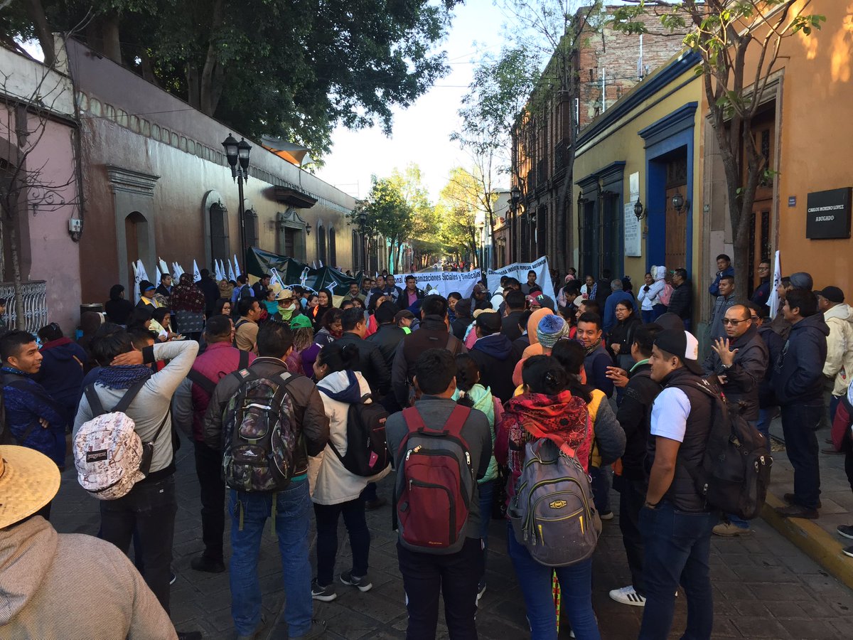 UCIN_Medios's tweet photo. Unión Nacional de Organizaciones Sociales y Sindicales #UNOSS bloquea casa oficial #UCIN #SUTTBECEO #CINPA #CICOPO ¡Solución a las demandas legítimas! ¡Por la significación laboral! https://t.co/gLWWcagqWm