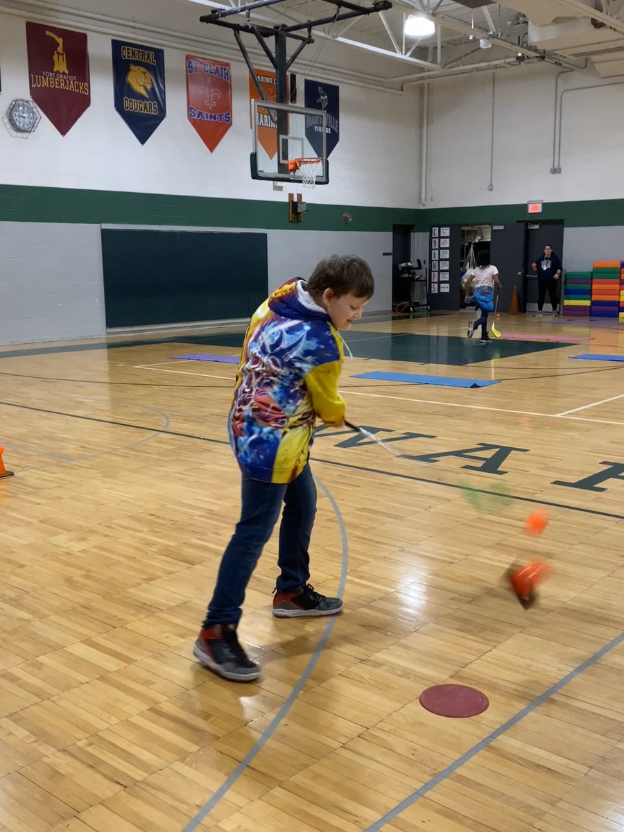 hw_warriors's tweet image. Ms. McFarlane’s P.E. class was learning the basics of golf. They have some amazing skills with a driver. #1PHASD