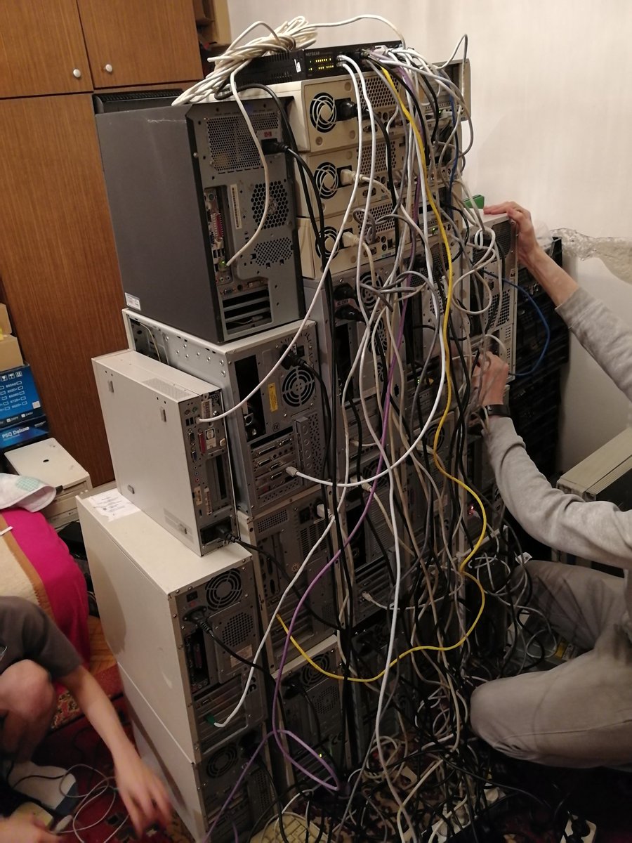MatStudiosCo's tweet photo. Preparing computers for retro zone: second edition. In this year we will be in one of primary schools, in next Sunday. We want to show ~25 PCs with different systems (windows mostly) with few games, and web from 2006 (thanks to @jpolgesek and web archive api).
#flyingarmageddon https://t.co/JU3AvRTxH8