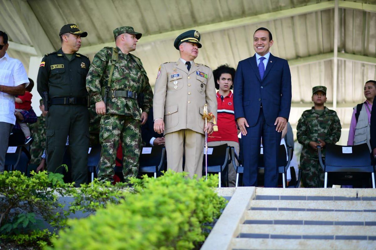 CanalTRO's tweet photo. #RelevoMilitar BG. Marcos Evangelista Pinto como nuevo comandante de la Segunda División del Ejército con sede en Bucaramanga. Hoy a las 3:45 de la tarde la Quinta Brigada del Ejército estrena comandante con el Cnel. Edgar Alberto Rincón https://t.co/4hIirp9Igm