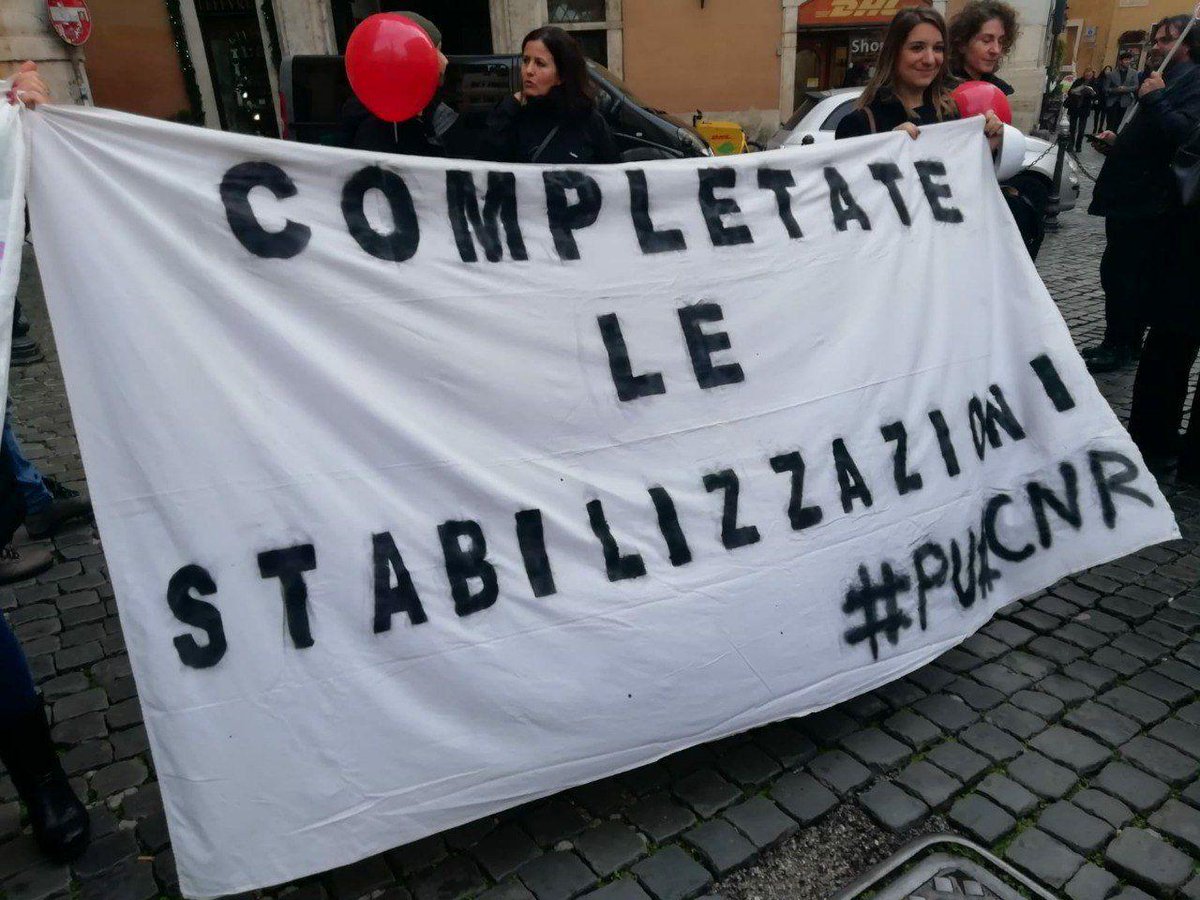 PrecariUnitiCNR's tweet photo. #8gennaio tra i #buonipropositi per il #2020NewYear necessario che il #CNR utilizzi tutti i fondi a disposizione derivanti da #cessazioni #risparmi a regime e tenga conto del #DLScuola per completare le #stabilizzazioni dei @PrecariUnitiCNR Ogni #scadenza è una vostra sconfitta! https://t.co/p2VZ7rIDJN