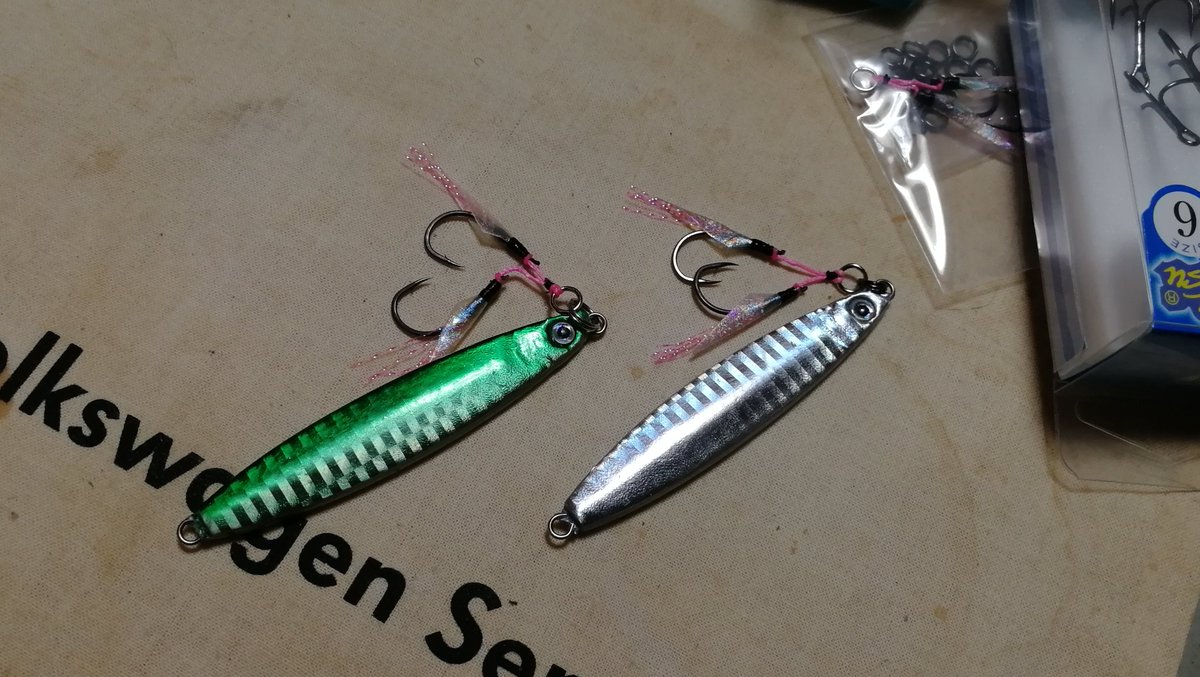 Bowalia 今度サゴシ行くようにダイソージグカスタムしてたんだけどもさ 自作の目玉絵貼ろうと思ってたけどまずは一回行って塗装剥げたらでいいかな