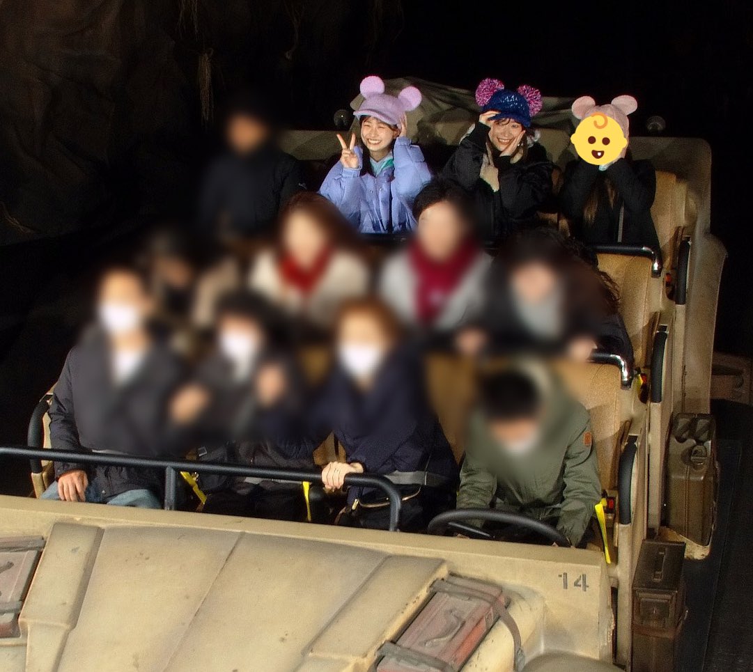 345__chan's tweet photo. ディズニーシー、即ビール。
カラコン、ペリドット。
キラキラグリーン可愛い。
元ですが、アイドルなのですぐポーズします。 https://t.co/P3RxX8CYoQ