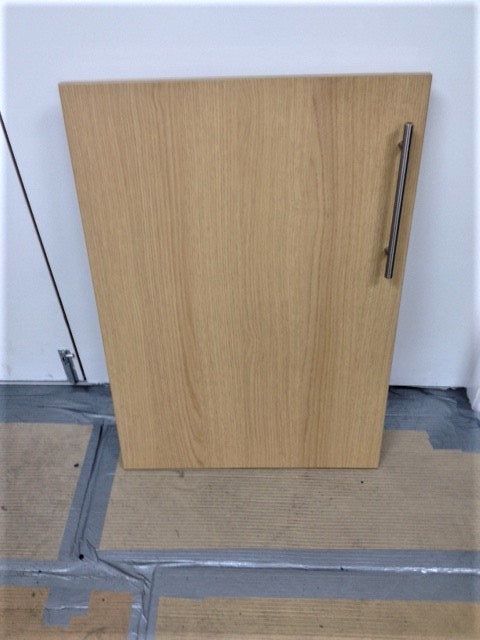 BluSkyLtd's tweet photo. Little project on the go today. Reviving some tired kitchen doors with epoxy resin to give them a new lease of life.
Check back later to see how we got on!😀

After removing the door + hardware, we have just given it a light sand, then applied a primer.

#epoxy #kitchen #makeover https://t.co/UNnmpNqImr