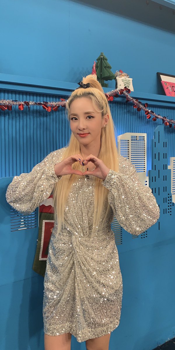 krungy21's tweet photo. 다사다난 하고 다이나믹했던 나의 2019.. 잘가라!!! 👋🏻 https://t.co/pLVwrvO4kb