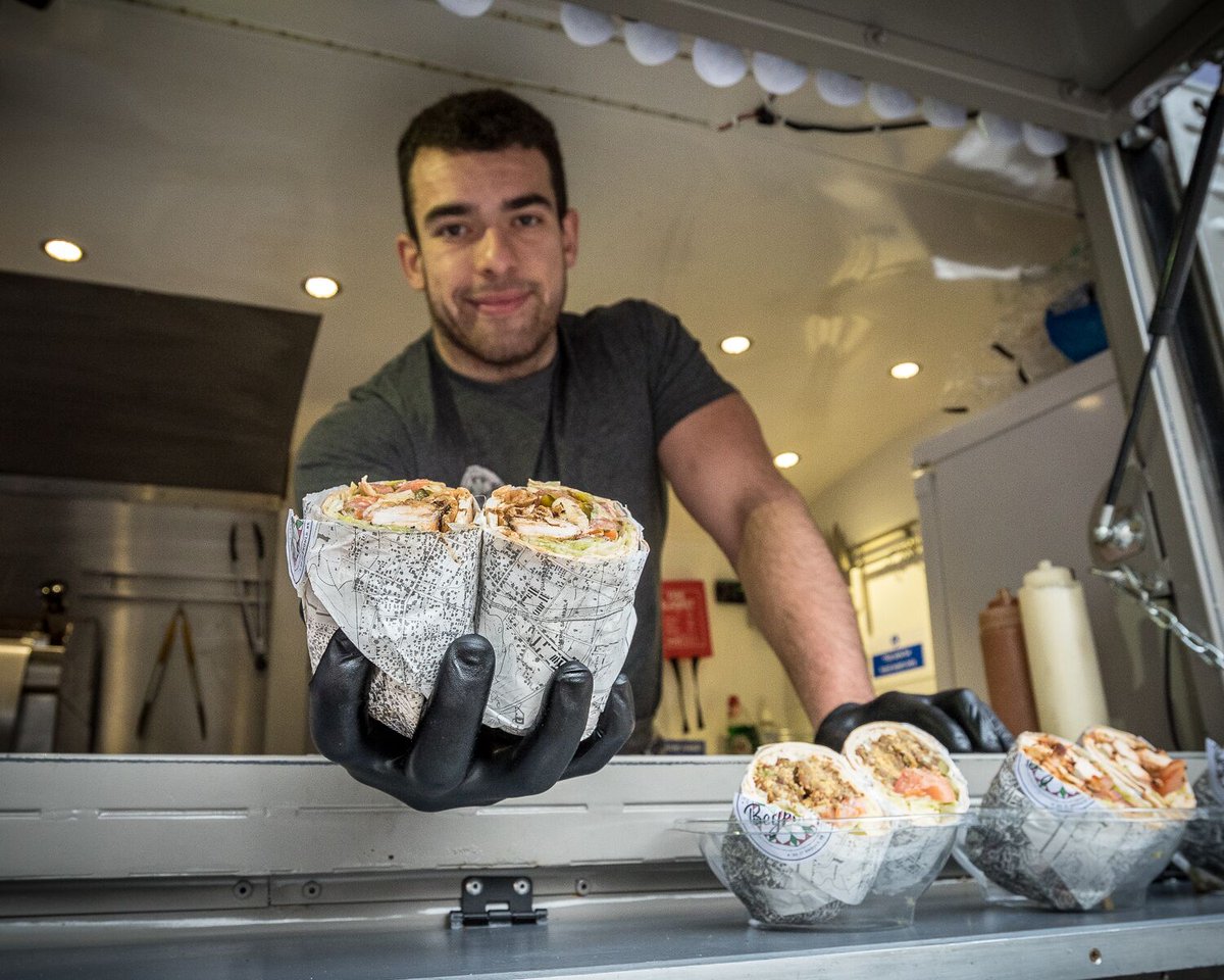 The best moments in a day has to include being handed your food!!!! 😍@beyroots.eat
.⁣
.⁣
.
.⁣
#app #foodapp #foodvendors #streetfoodvendors #foodtech #applaunch #streetfoodtraders #foodtraders #foodentrepreneurs #Foodandbeverage #fandb #fandbservice