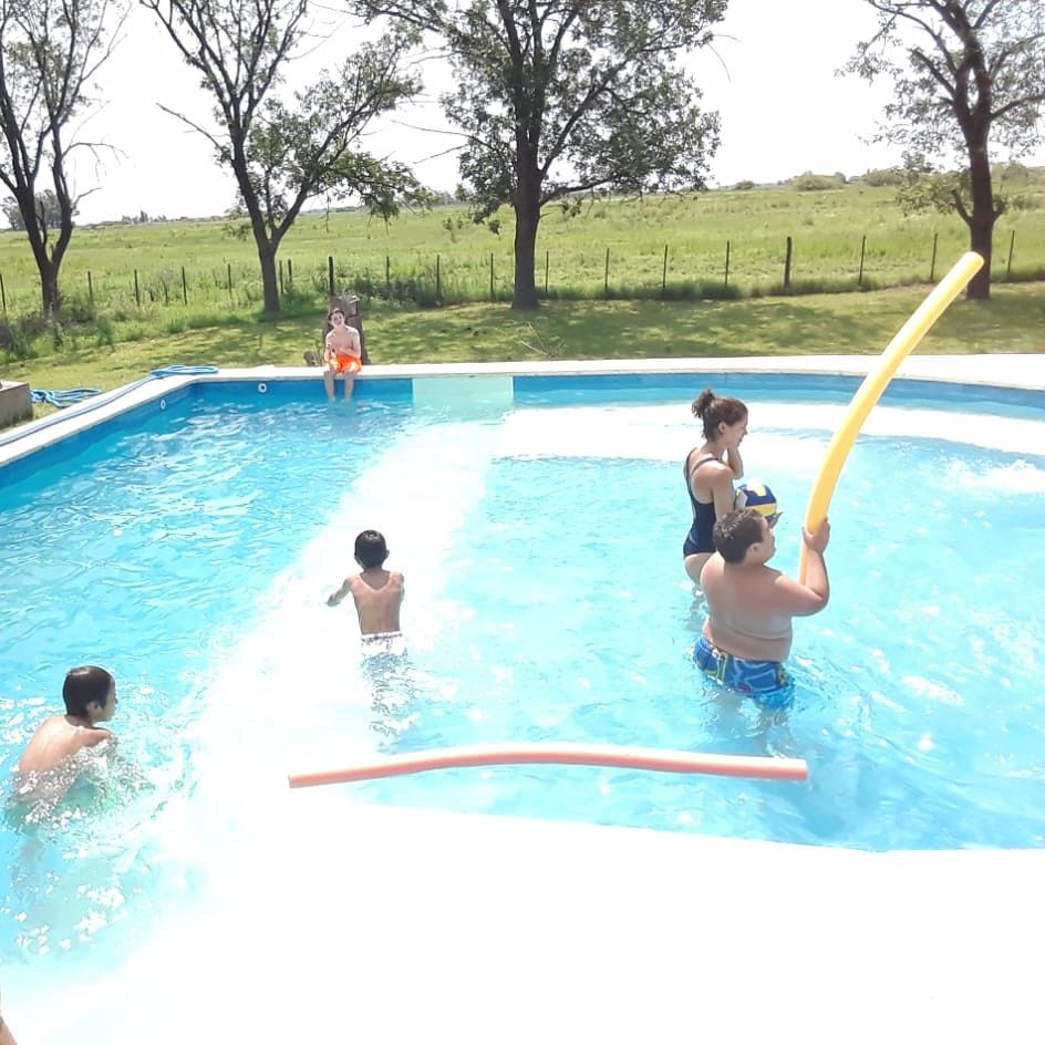 ADERID1's tweet photo. QUE VIVA EL VERANO. El Centro de Rehabilitación largó la temporada de colonia. Bebés, niños y adultos ¡todos al agua!
#centroderehabilitación #modoenero #colonia #enero
#todosalagua #nadiesequedaafuera #agua #aderid #generalvillegas #inclusion #empatia #Verano2020 https://t.co/Zuk4lGW4UZ