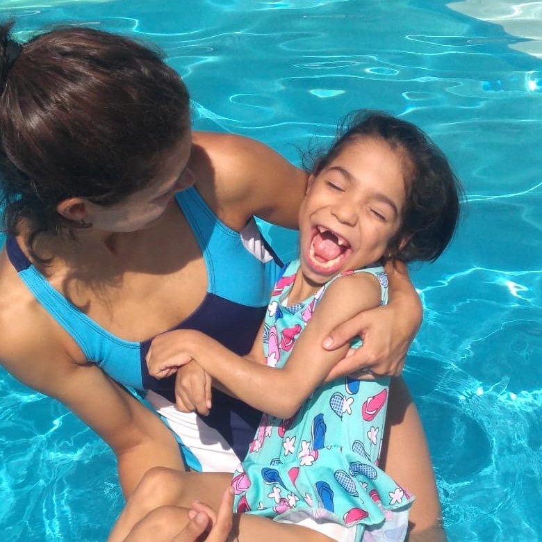ADERID1's tweet photo. QUE VIVA EL VERANO. El Centro de Rehabilitación largó la temporada de colonia. Bebés, niños y adultos ¡todos al agua!
#centroderehabilitación #modoenero #colonia #enero
#todosalagua #nadiesequedaafuera #agua #aderid #generalvillegas #inclusion #empatia #Verano2020 https://t.co/Zuk4lGW4UZ