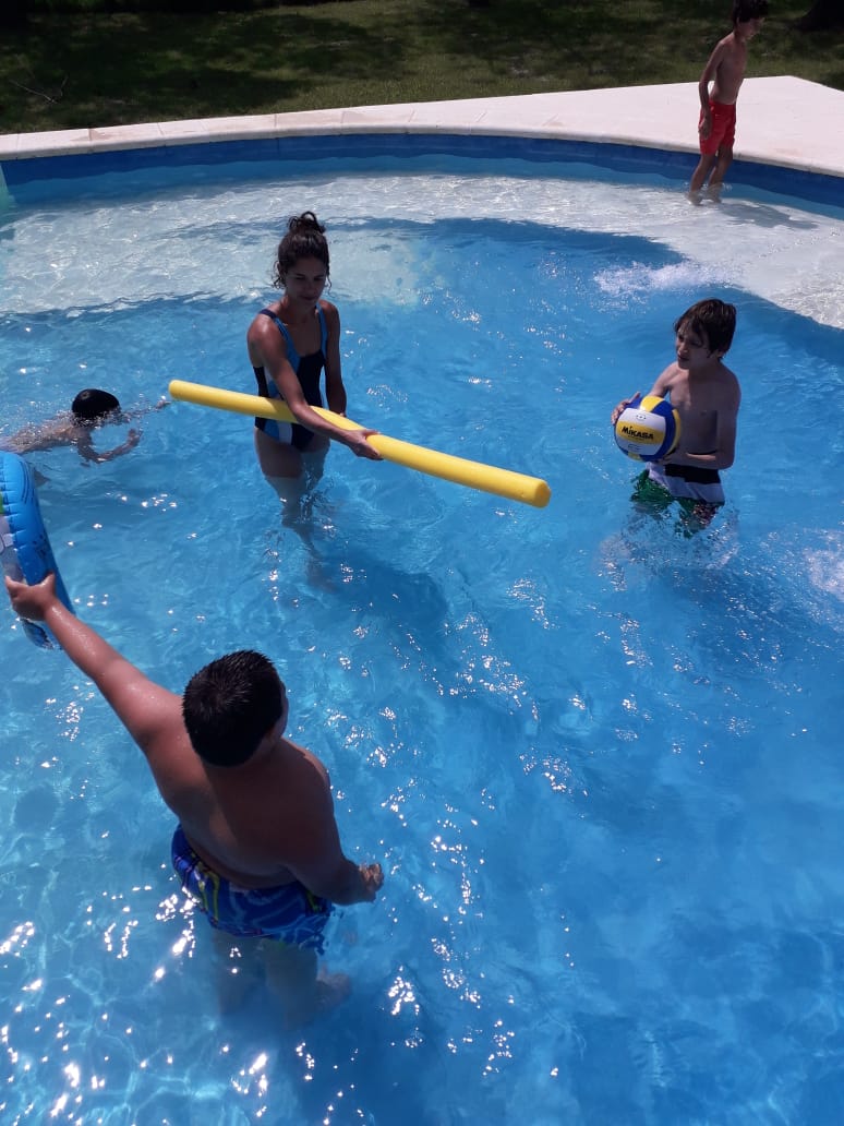 ADERID1's tweet photo. QUE VIVA EL VERANO. El Centro de Rehabilitación largó la temporada de colonia. Bebés, niños y adultos ¡todos al agua!
#centroderehabilitación #modoenero #colonia #enero
#todosalagua #nadiesequedaafuera #agua #aderid #generalvillegas #inclusion #empatia #Verano2020 https://t.co/Zuk4lGW4UZ