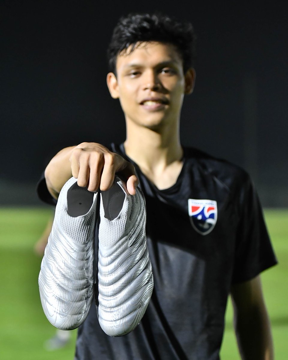 FootballAri's tweet photo. อาวุธของ "เจ้าอาร์ม" ศุภชัย ใจเด็ด ที่ใช้ลงดวลกับ "ทีมชาติบาห์เรน" ในศึกชิงแชมป์เอเชีย รุ่นอายุไม่เกิน 23 ปีวันนี้​ #EncryptionPack #Copa20 
--
ที่อาริฟุตบอล และช่องทางออนไลน์
Buy Now ➡️ https://t.co/rGuaPtxiKy
#arifootball #adidasfootball https://t.co/KNBKqst6lu