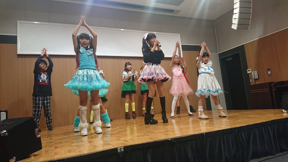 hosndaman0621's tweet photo. 2020.1.5      くまT学園新年祭ライブ
全員コラボ パプリカ②
#くまT学園 #東村山 #サンパルネ #ライブ #新年祭 #メンバー全員 #パプリカ https://t.co/HM0NUFjaan