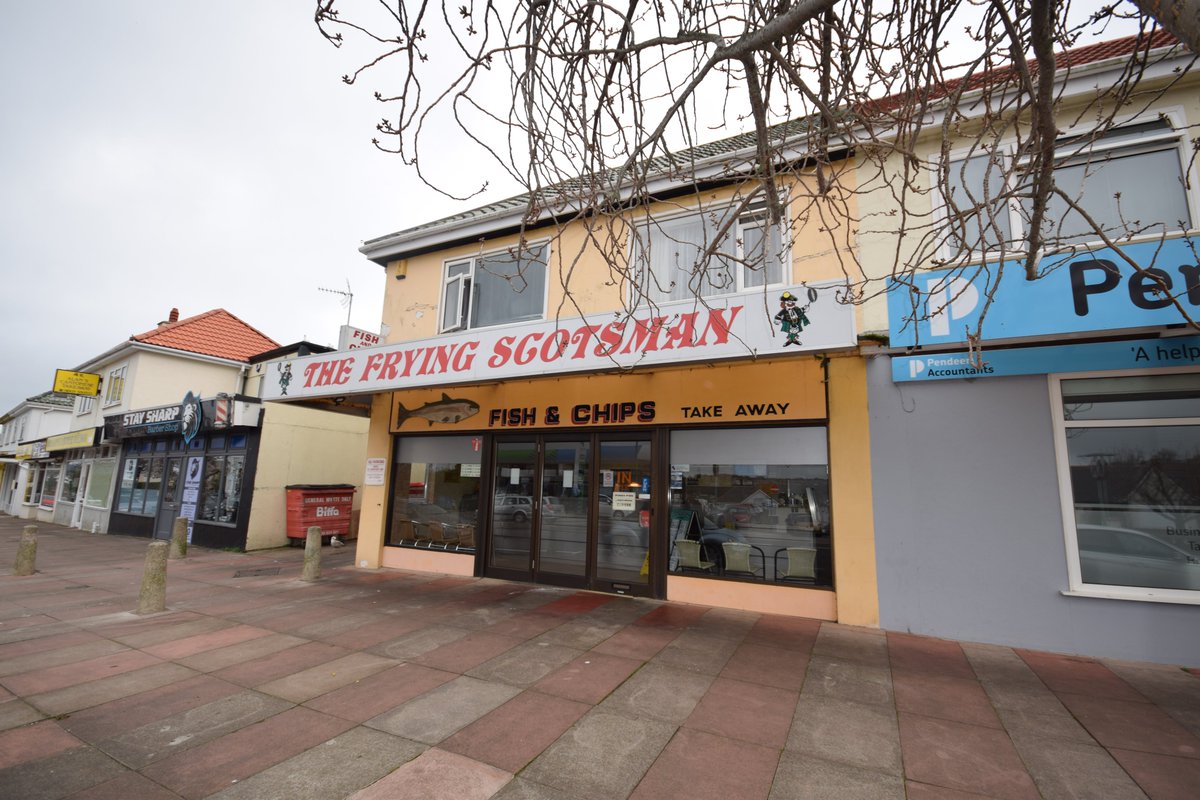 Lock up fish and chips/fast food business in superb location with accommodation over. Established and profitable. £330,000 Freehold 
waycotts.co.uk/properties/vie…
#commercial #FastFood #beyourownboss #Devon