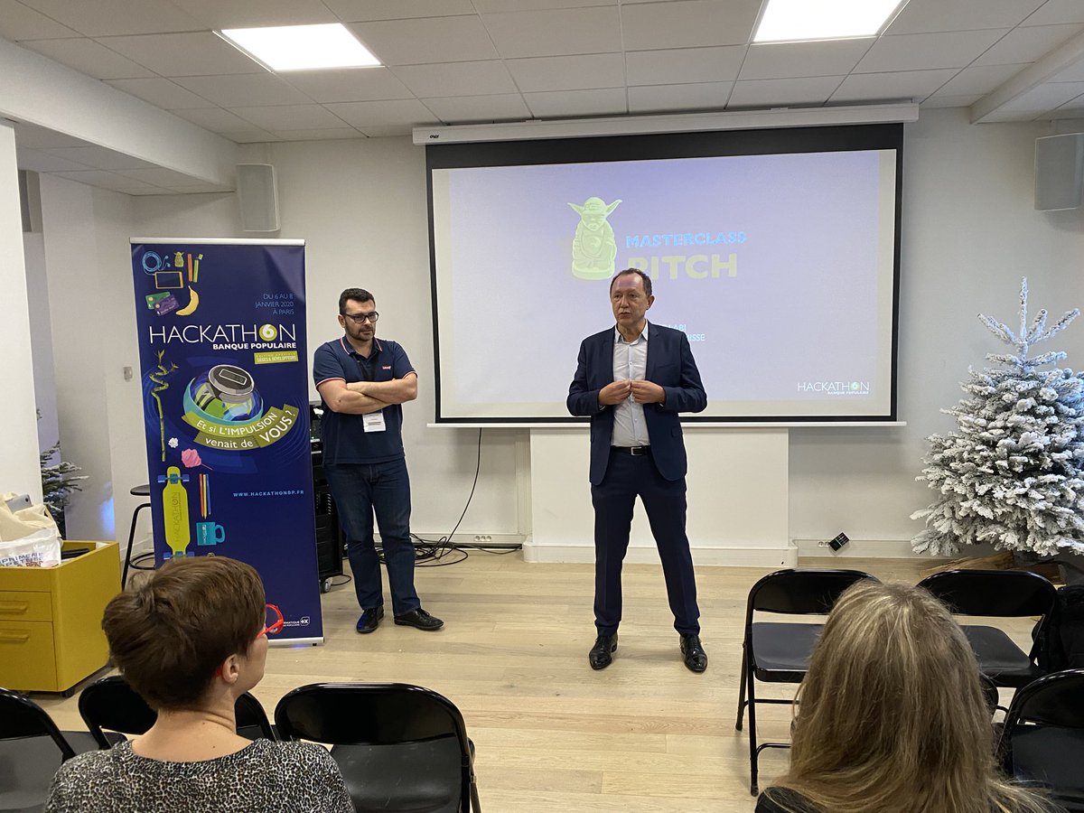 Le pitch, tout un art ! Nos coachs @famisse et <a href="/PhilippeLabi/">Philippe Labi</a> donnent à nos participants les bases : comment en 5 minutes peut ont présenter simplement un projet complexe. Bien entendu se vendre mais surtout valoriser l’ensemble du processus d’idéation.