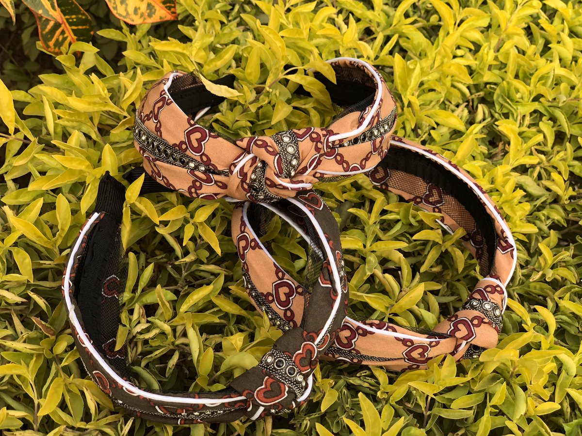 fashionfemalegh's tweet photo. Hairband Vintage forWomen Girls
Available As Seen
Color: Burberry
Price : 50
•
•
•
#headbandforwomen #headbandforgirls #headbandforlongweaves #headbandforshorthair #ladies #newtrend #slayit #bosschics #slayqueens #pearlsheadbands #beautifulgirls #ghanaiangirls #ghanafashion https://t.co/Ezp7uGX205