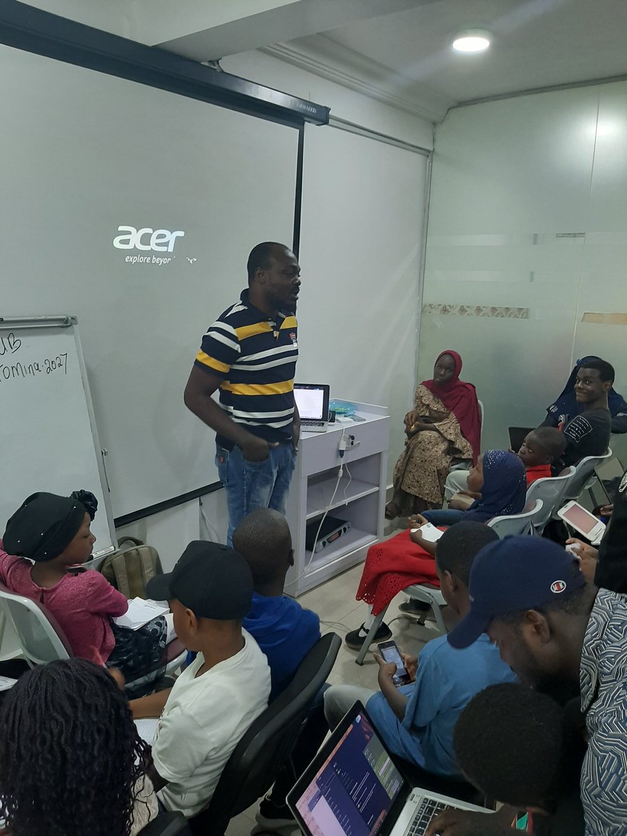 gominaololade's tweet image. #CODE4D 2.0 in progress.  Many thanks to all our volunteers @C4DLAfrica