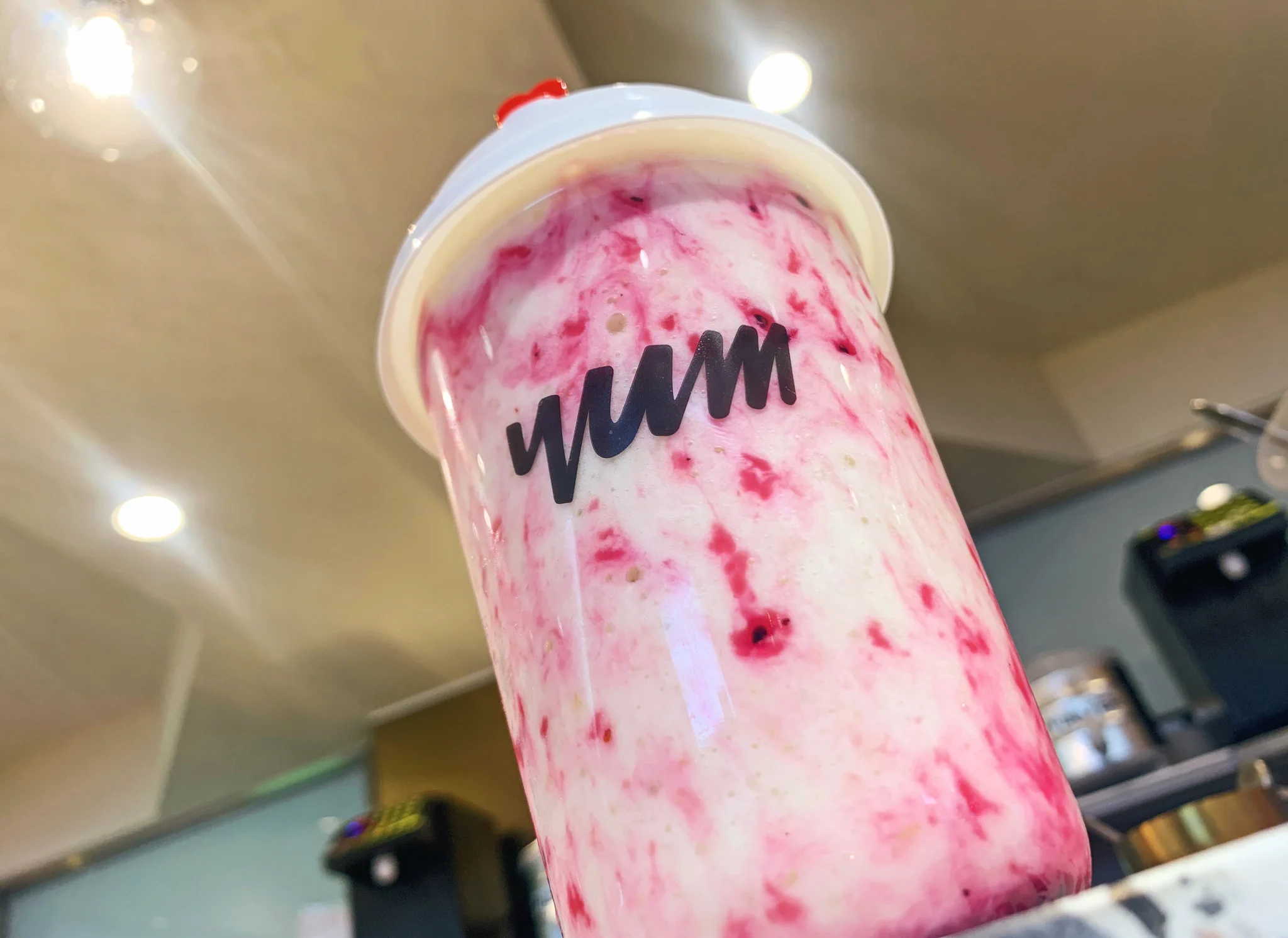 池袋駅から徒歩2分「YUMTEA」！！完熟バナナをたっぷり使ったバナナジュースを飲めるお店！