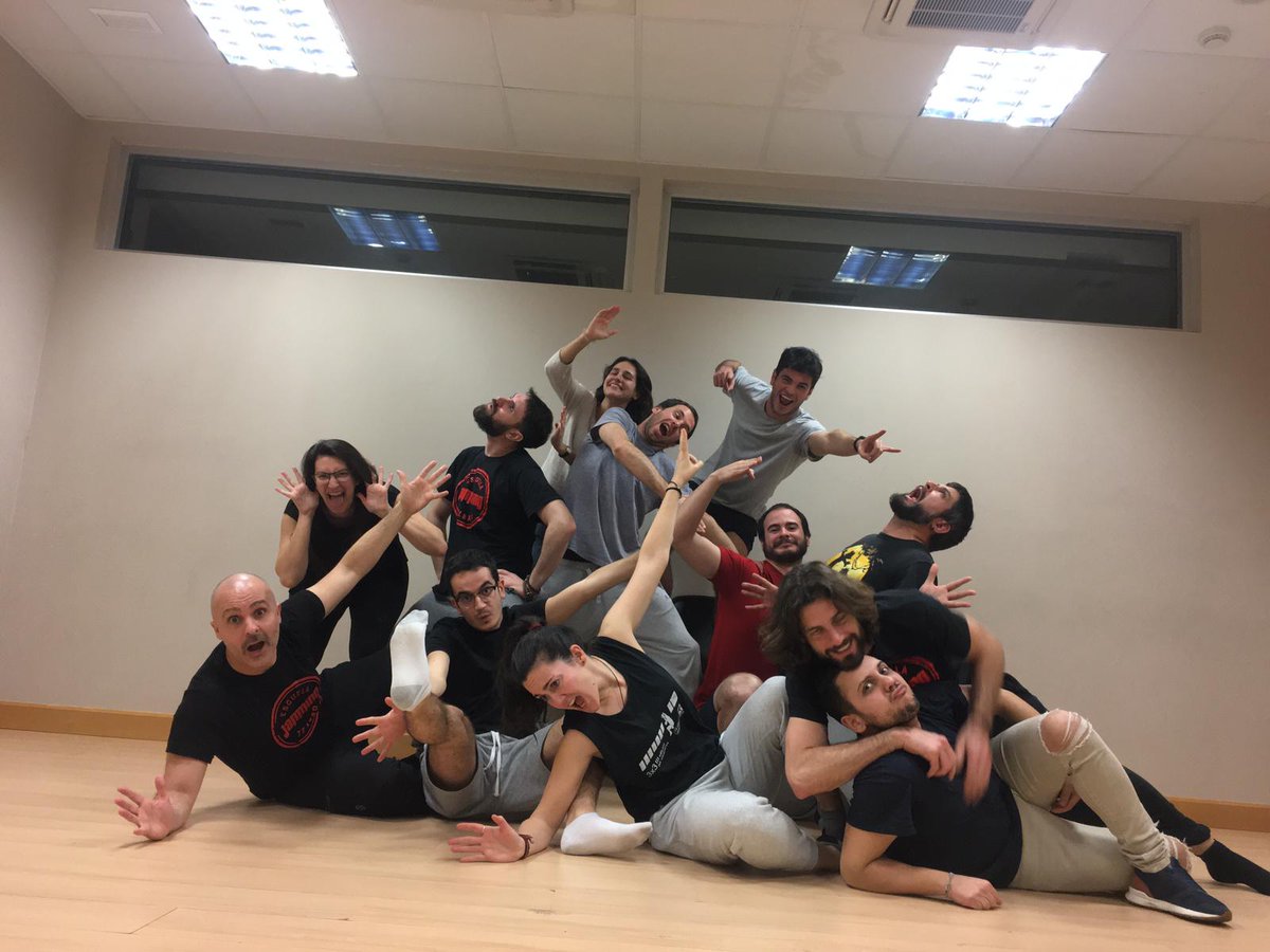 JammingBilbao's tweet photo. Adivina qué sucedió entre la foto 1 y la foting 2 🤔
¡Que ayer volvimos a la @EscuelaJamming!
Y apunta: tenemos cursos de mañana y de tarde y también intensivos de finde.
📍@teatrocampos
📮bilbao@jammingweb.com
#Bilbo #Bilbao #antzoki #inprobisazioa #eskola #art #planesBilbao https://t.co/srLIrOpF8Z