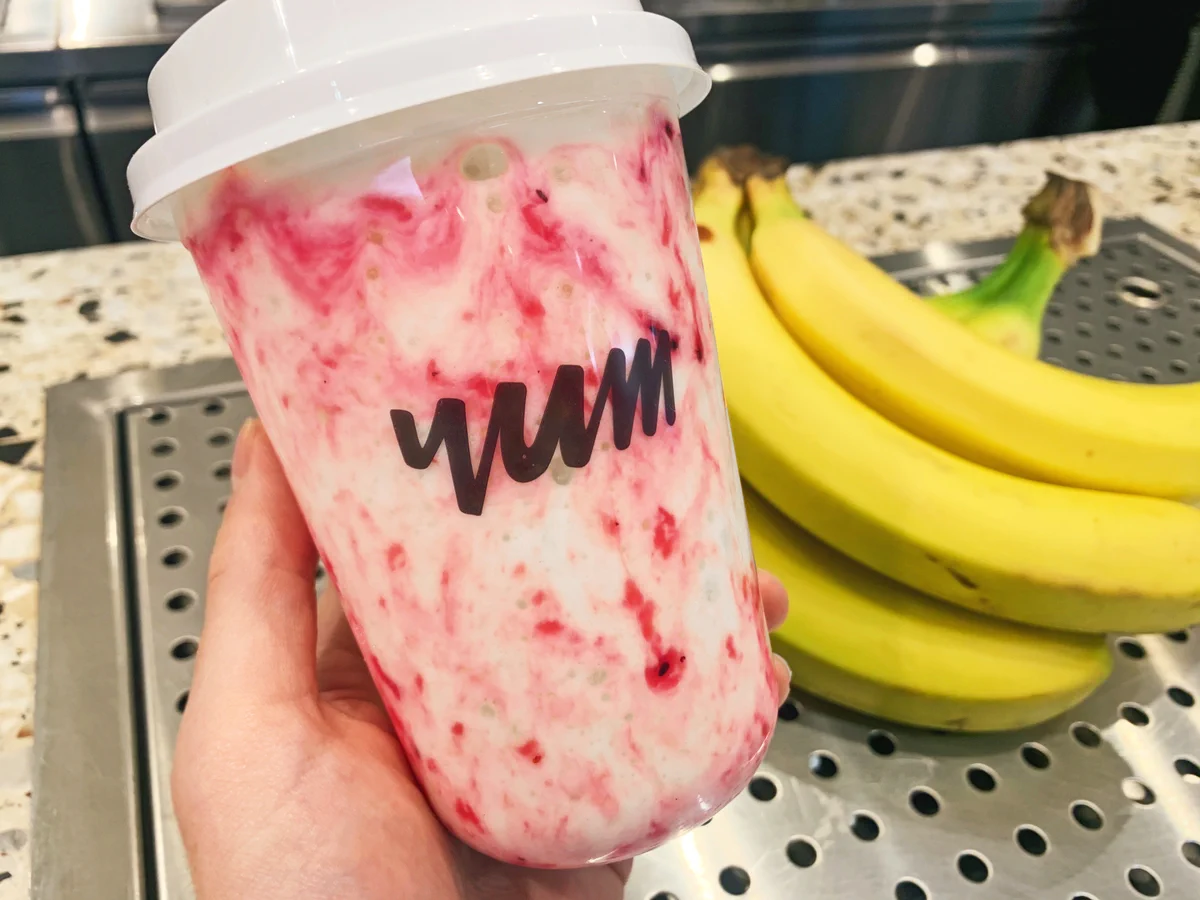 池袋駅から徒歩2分「YUMTEA」！！完熟バナナをたっぷり使ったバナナジュースを飲めるお店！