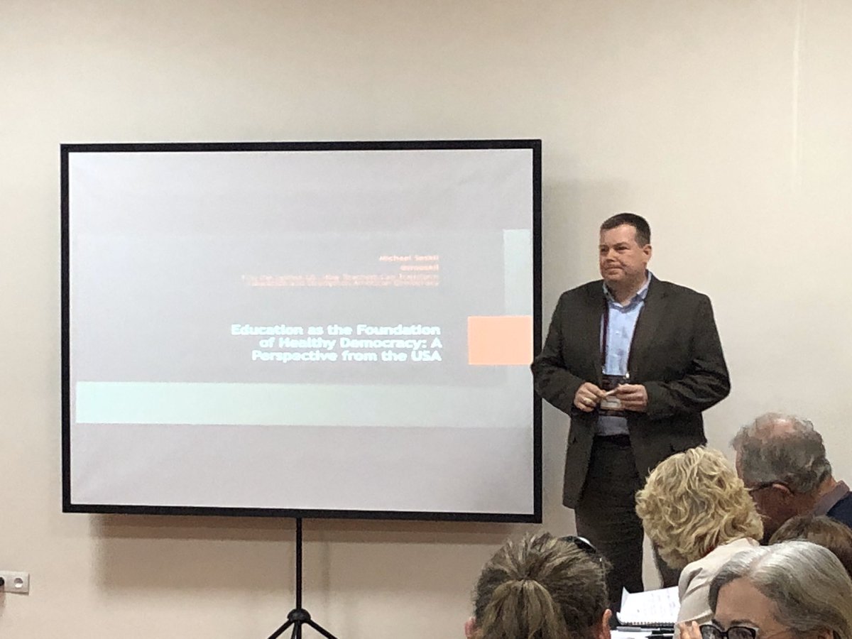 honeypisquared's tweet photo. Michael Soskil @msoskil asking a roomful of people at #ICSEI2020 โwhen was the last time, especially as a researcher, you asked a teacher about their lived experiences?โ #flipthesystem https://t.co/0PuJRJZbfc