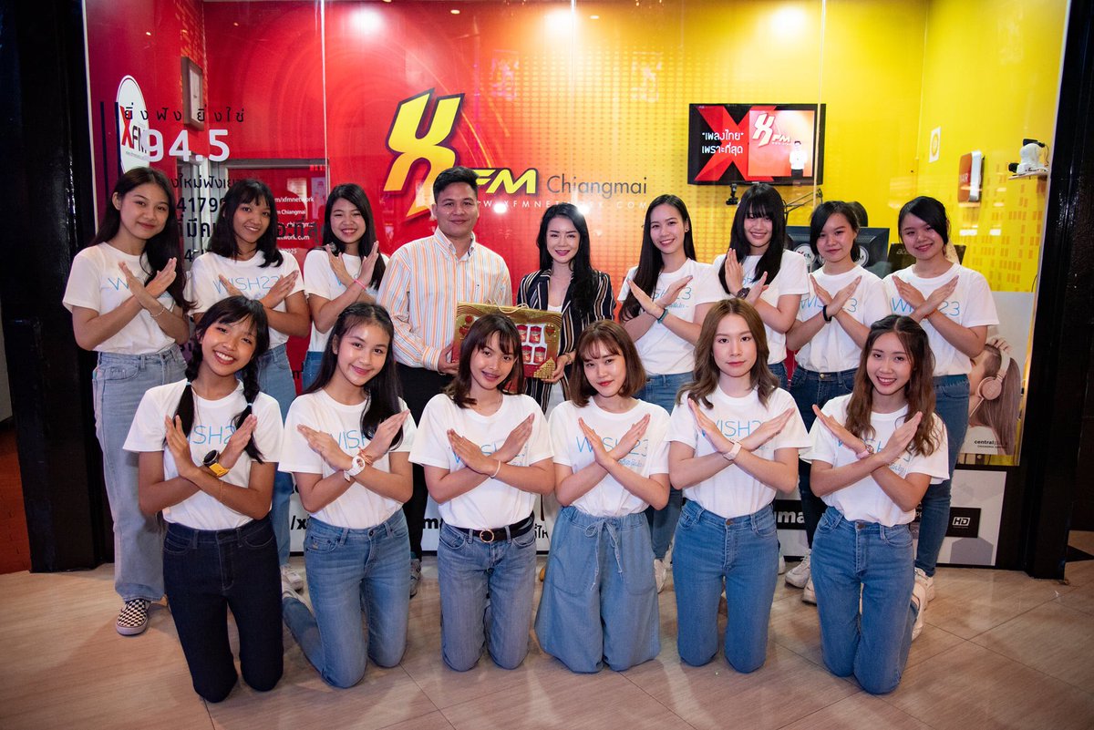 Wish23Official's tweet photo. น้องๆ WISH23 ได้เข้ามอบของขวัญ เนื่องในโอกาสวันขึ้นปีใหม่ 2563 ให้กับ Xfm Chiangmai โดยคุณพนิตพิมพ์ ทั่งเชียงใหม่ กรรมการผู้จัดการ สถานีวิทยุ XFM Chiangmai มารับมอบของขวัญสวัสดีปีใหม่จากน้องๆ💙💙
:::::::::::::::::::
#WISH23 #วงไอดอลเชียงใหม่ #สวัสดีเจ้า https://t.co/XGRqFnbYsw