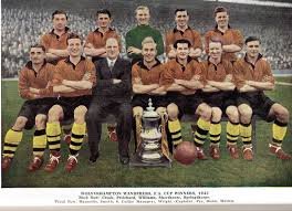 AlanSla90124663's tweet photo. @Mrs_J_Bananas @brettbutlerisok @Chuck_Strike @JenniferBMorri2 #WolvesToday

January 8th 1949.
Wolves began their victorious FA Cup campaign with a 6-0 thrashing of Chesterfield. Wolves went on to lift the famous old trophy at Wembley on April 30th, beating Leicester City 3-1 in the final.
Captain Billy Wright with the FA Cup. https://t.co/TCeRCptcvo