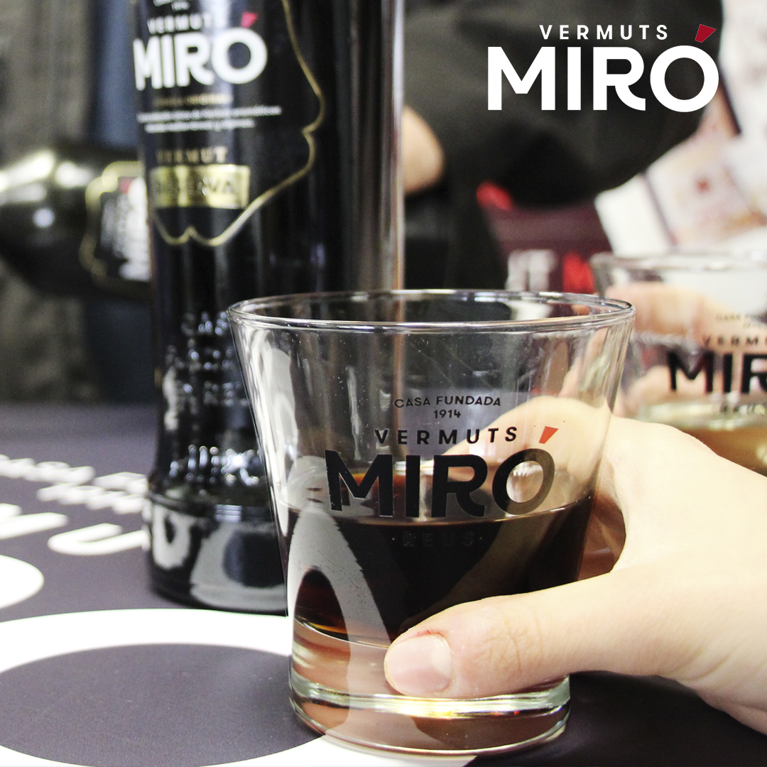 VermutMiroReus's tweet photo. Todos los momentos es mejor vivirlos con #VermutMiro. 🔝
------------------------------------------
Tots els moments és millor viure'ls amb #VermutMiro. 🔝
#VermutsMiro https://t.co/2Vlbx9izdU