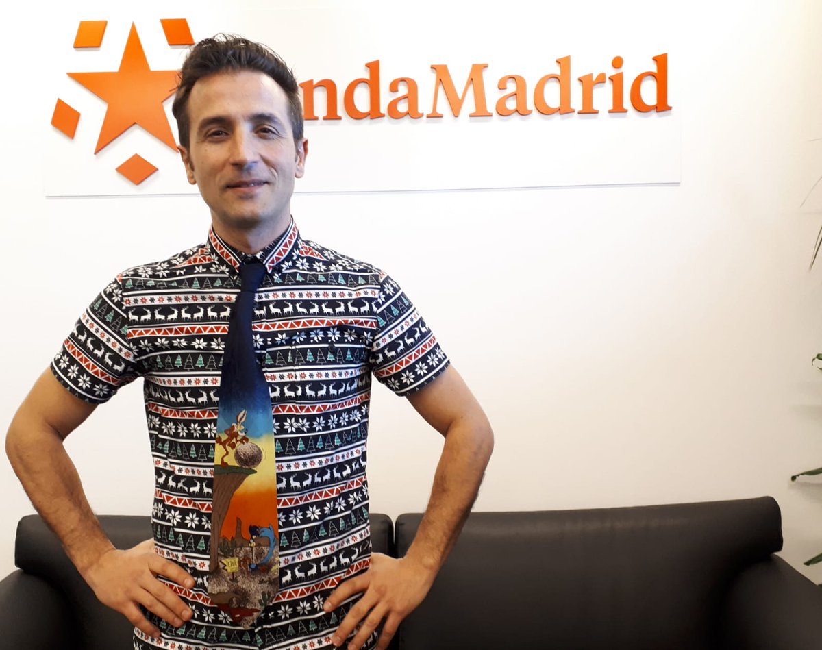 BuenosDiasOM's tweet photo. A las 12:45 añadimos a nuestra biblioteca "Defensa personal contra idiotas" de Jesús Moisés Lagos @elQuijote4p3 

🔊En #directo con @ElydValle @carmenmt
📺 https://t.co/m6pWOGMJbg
📻101.3 y 106.0 FM @OndaMadrid https://t.co/1o3uSun3R3