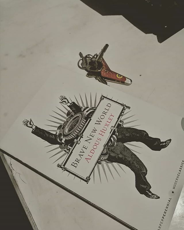One of the books I'm going to read in 2020. Dystopian classics are dope. Thanks to Manito Bieber for the awesome gift. 😜😜#bookworm #bravenewworld bit.ly/2saa5mg