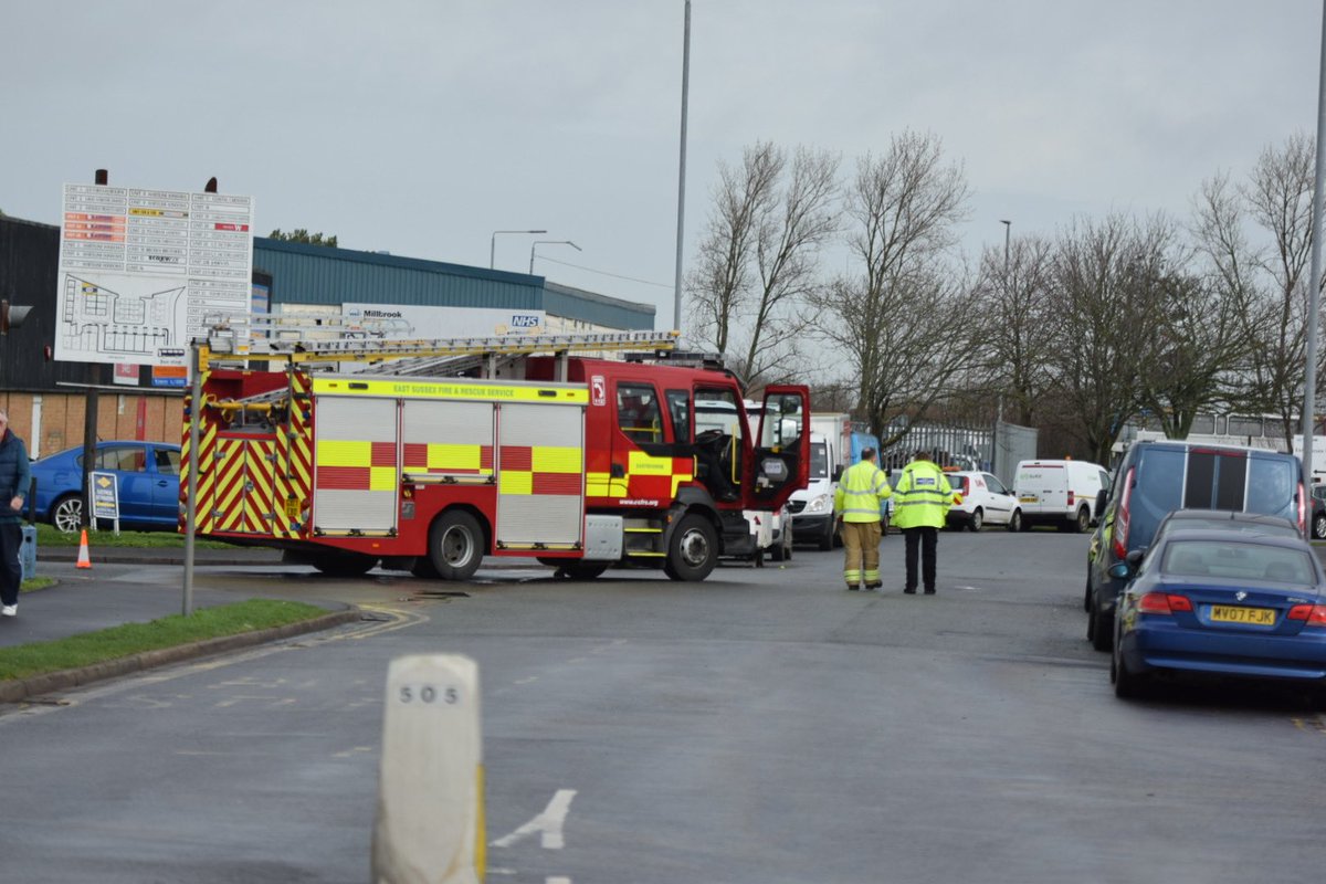 #eastbourne #Lottbridge #Drove closed southbound closed due to diesel spill <a href="/Eastbournenews/">Eastbourne Herald</a> <a href="/SussexTW/">Sussex Traffic Watch</a> <a href="/EastSussexFRS/">East Sussex FRS</a> helping with <a href="/esccroads/">East Sussex Highways</a>