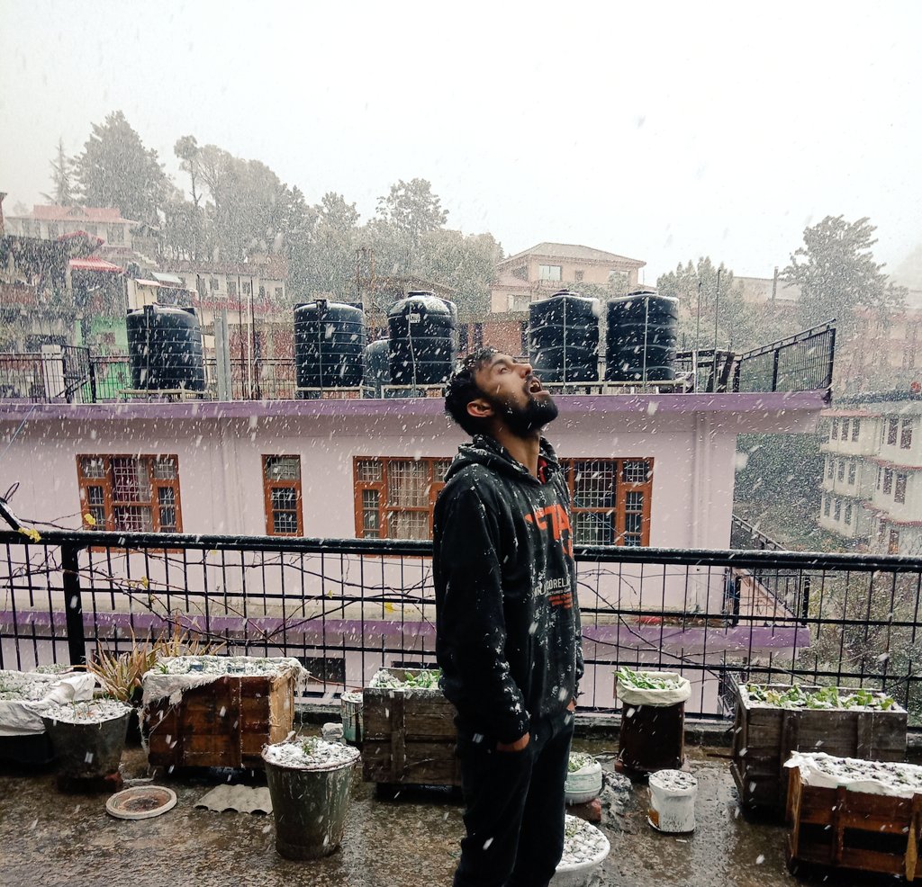 hkhemant053's tweet photo. I #leaned out one last time and caught a #snowflake on my tongue. They tasted so good, so pure and so #Divine, like nothing I had ever tasted from the #sky.
#himachadiaries #naturephotography #snowday #music #mountaineer #ROYAL #Himalayas #BeautifulLoveWonderfulLife #Followme https://t.co/1duOmyW8UV