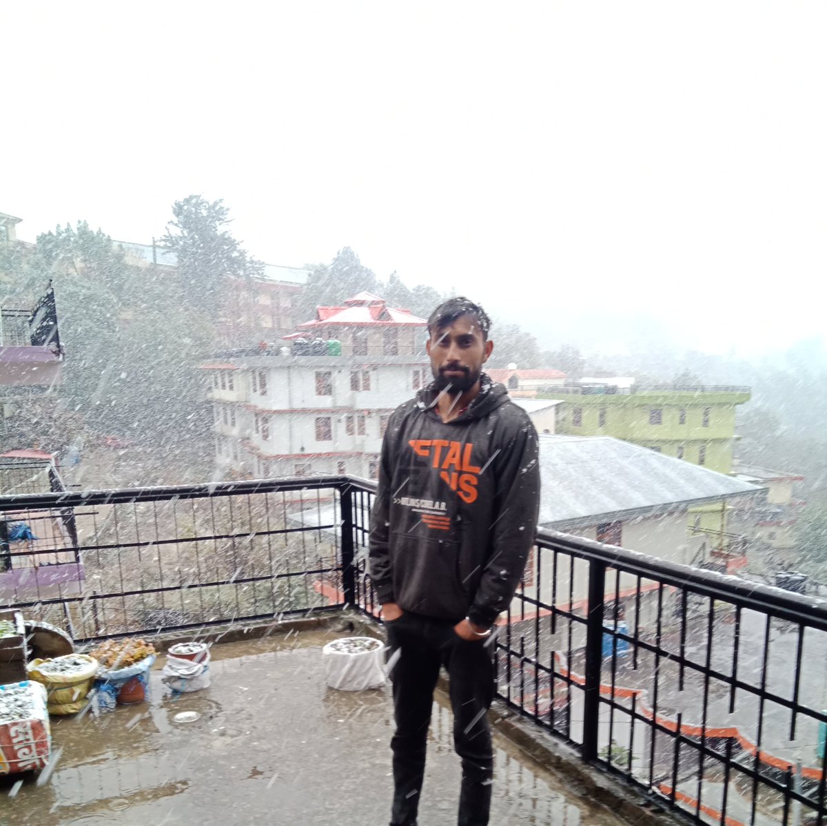 hkhemant053's tweet photo. I #leaned out one last time and caught a #snowflake on my tongue. They tasted so good, so pure and so #Divine, like nothing I had ever tasted from the #sky.
#himachadiaries #naturephotography #snowday #music #mountaineer #ROYAL #Himalayas #BeautifulLoveWonderfulLife #Followme https://t.co/1duOmyW8UV