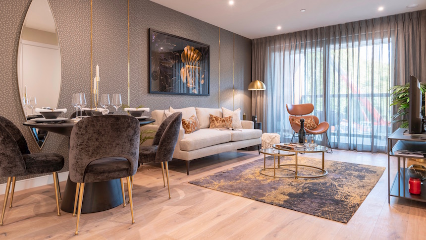 What_House's tweet photo. WhatHouse? takes a tour of the beautiful show home at Strawberry Star's Bronze development in #Wandsworth. Get a closer look: https://t.co/e9hjfYsORk

@strawberrystarg #LuxuryHomes #Property #LondonProperty #LuxuryProperty https://t.co/bDY9zioxBx