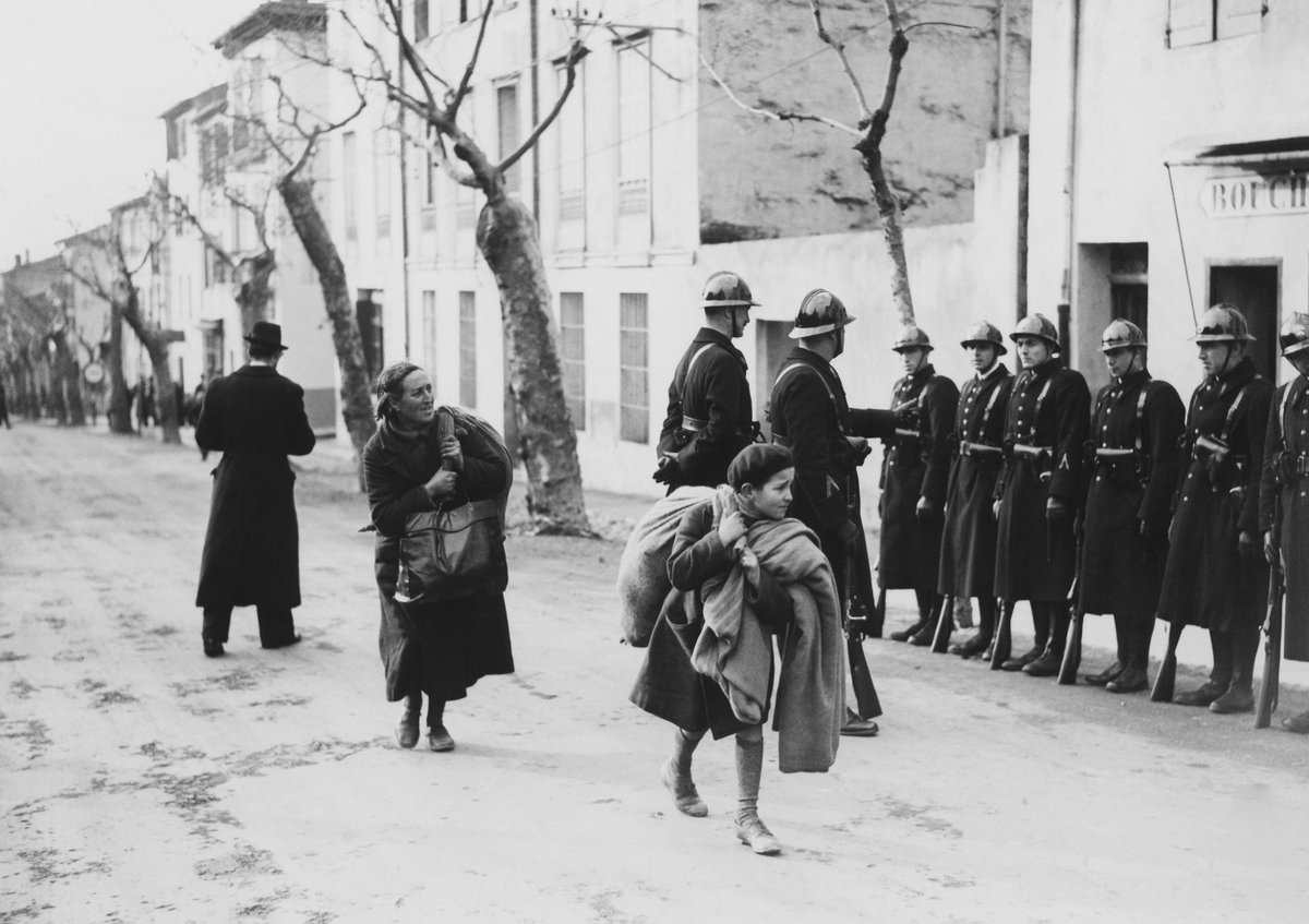 catmemoria's tweet photo. 📌 L'#any2019, el Memorial ha produït i acollit 6 #exposicions, de les quals encara se'n poden visitar dues:
1⃣ A Nation in Retreat, sobre la Retirada republicana
2⃣ Les opcions del 1978, sobre l'organització territorial a Espanya
‼ No us les perdeu ‼
#FemMemòria https://t.co/0x1upNzzFn