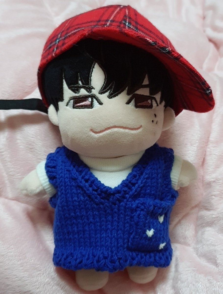 ongiluvv's tweet photo. 팬미팅 갈 준비완료~🏃‍♂️
조끼로 떳는데 원피스핏...ㅠㅠ
#ongseongwu #fanmeeting #dresscode #blue #옹성우 #팬미팅 #드레스코드 #블루 https://t.co/hTQ6w7ML9g