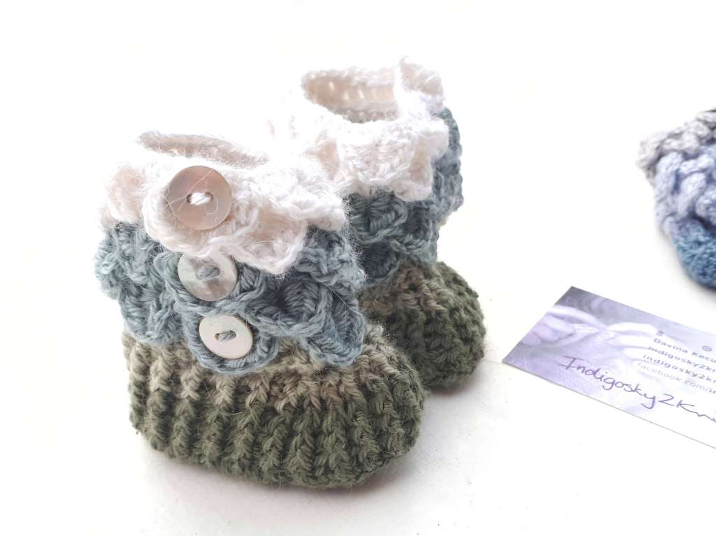 Indigosky2Knit's tweet photo. Green baby booties crocodile stitch baby boots https://t.co/747SNpwYFU https://t.co/rRjSWuNuaD