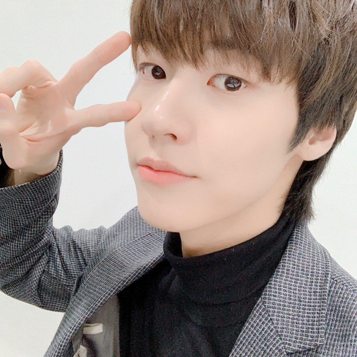 Seunghyub’s Yaoi hands: a thread