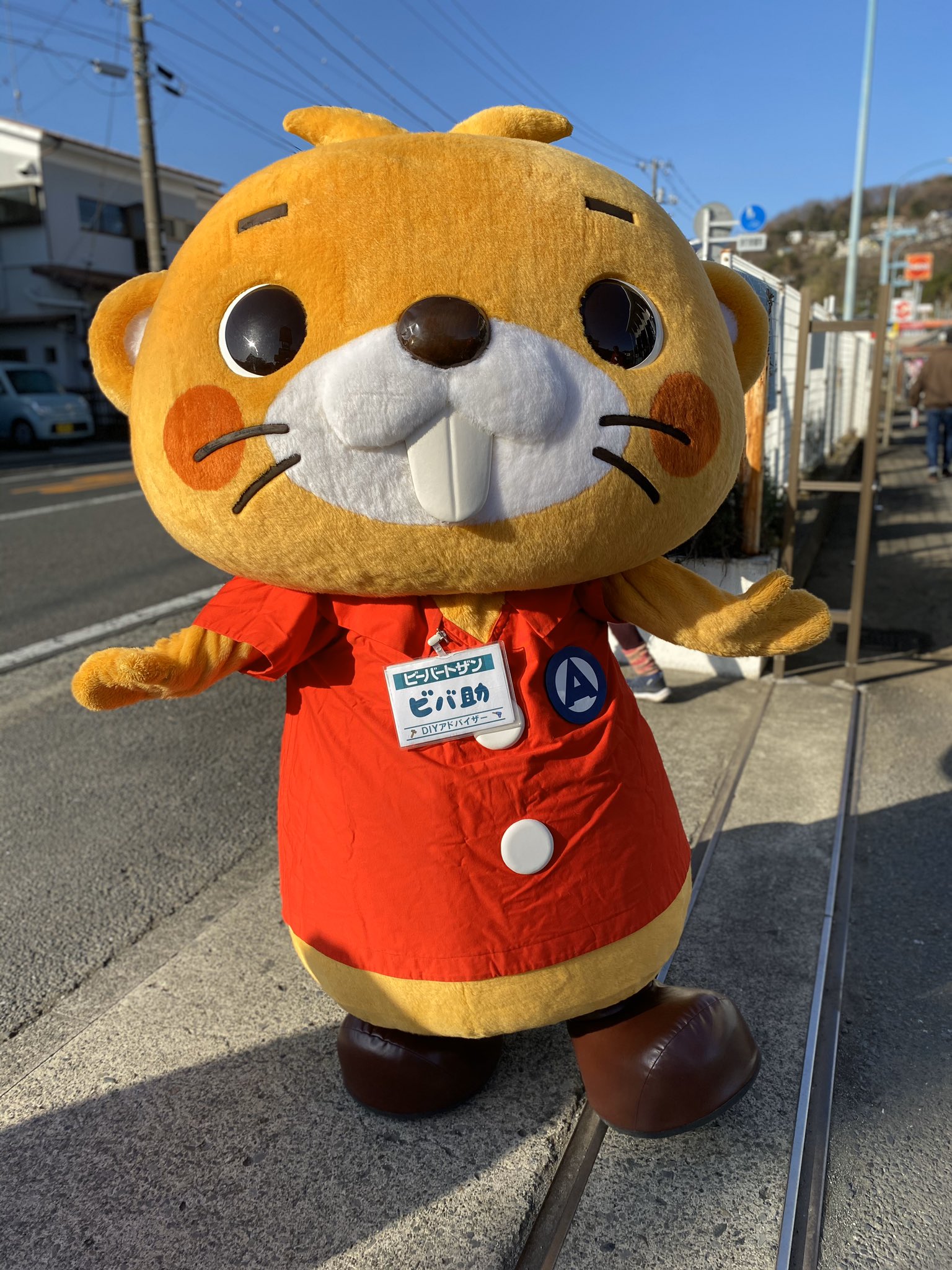 こりんご ﾌﾙﾁﾝ 箱根駅伝ではテレビカメラのない箇所でもキャラクターが応援 箱根板橋駅近くではホームセンター ビーバートザンの ビバ助 がランナーを応援しました 尻尾が寄木細工になってます ご当地キャラ情報局 T Co 9ywubmmyxv Twitter