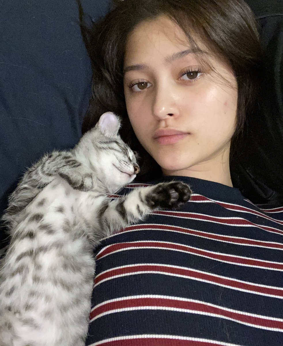 MauWrob's tweet photo. I keep breaking out on the same spot but hi hello twitter https://t.co/PH13DuoRHh