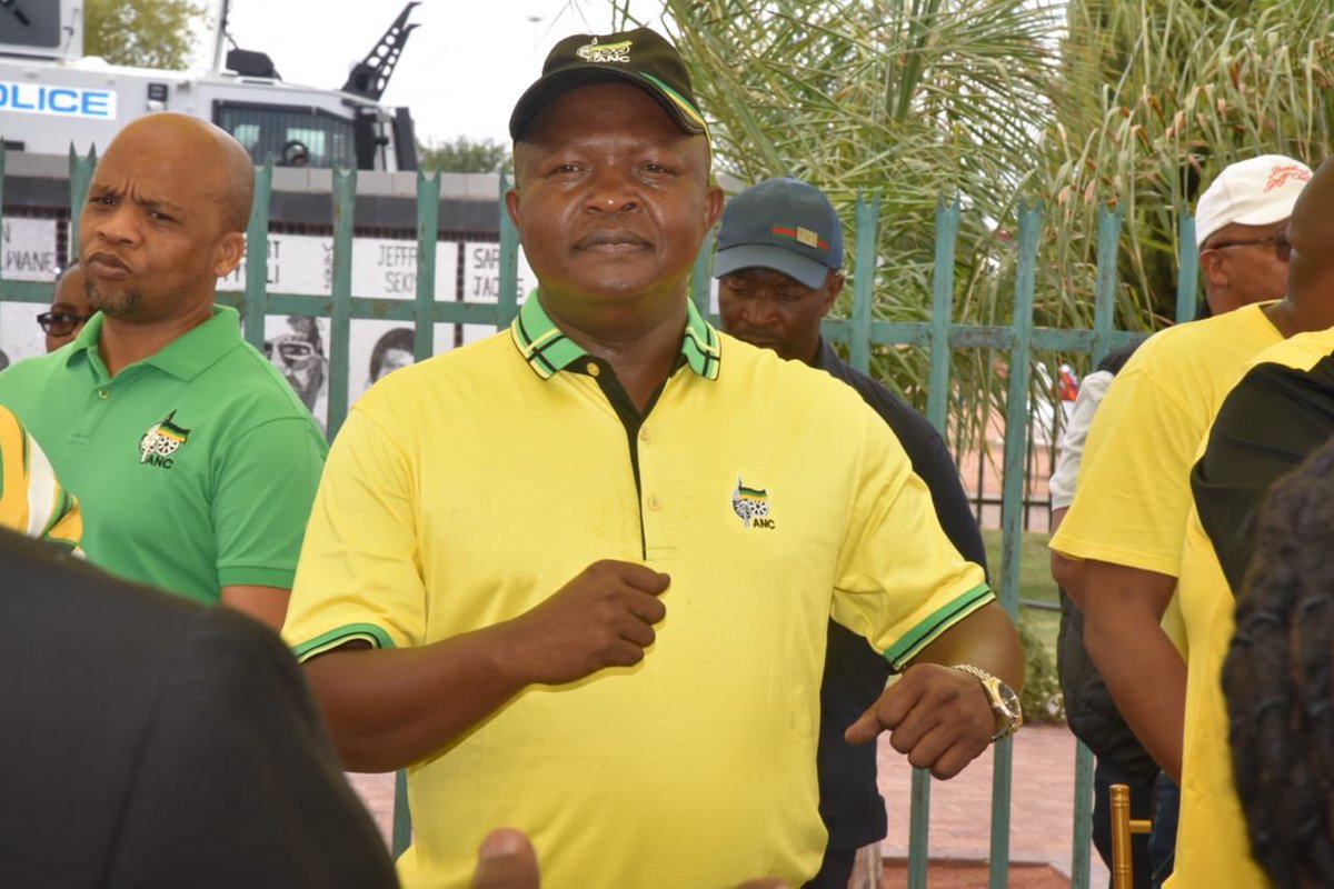 AncNcape's tweet photo. @MYANC Deputy President, Cde David Mabuza, paying  homage to the #Upington26 who were arrested for their activism in the fight against Apartheid at their monument erected at Paballelo. Fourteen of the #Upington26 were sentenced  to death row but later released. https://t.co/6CIzdg5jx3