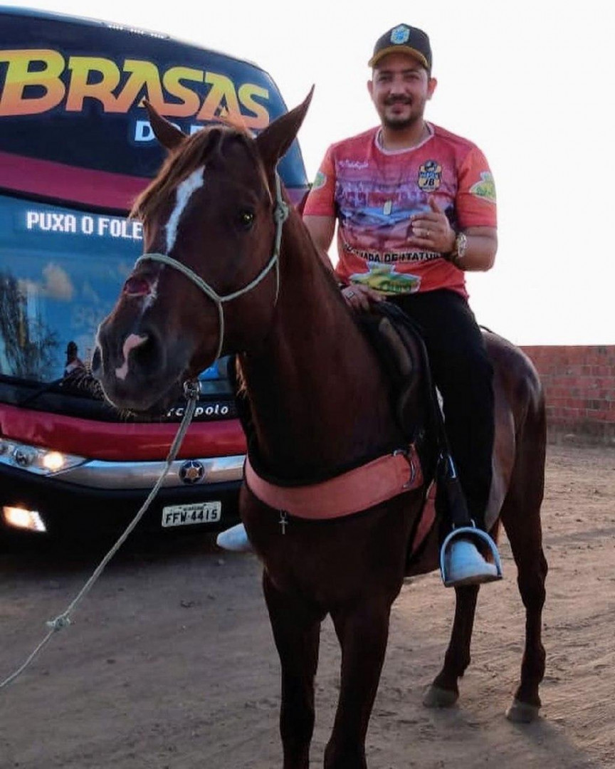 Aqui é forró de vaquejada legitimo. Quem aí tem um amigo vaqueiro, que ama ouv... instagram.com/p/B7D9YtQHPUI